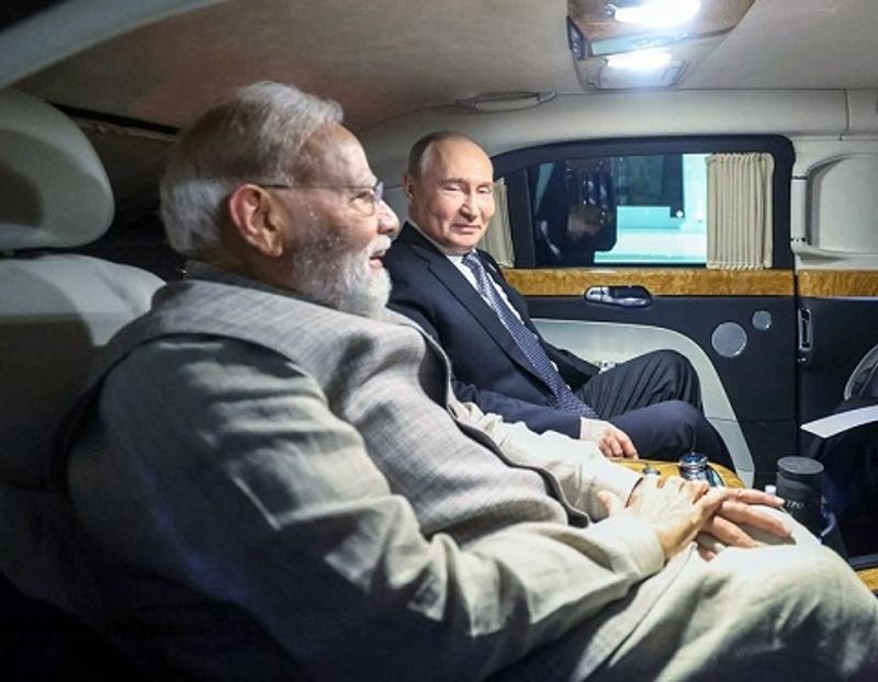 Modi Putin BRICS: ਕਿਰਗਿਜ਼ਸਤਾਨ ਵਿੱਚ ਮੋਦੀ ਅਤੇ ਪੂਤਿਨ ਗਲੇ ਮਿਲੇ