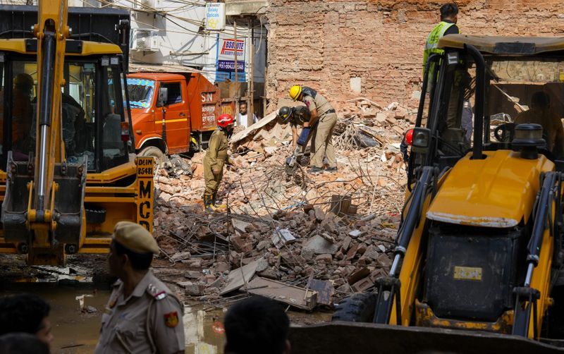 Delhi building collapse: ਮਰਨ ਵਾਲਿਆਂ ਦੀ ਗਿਣਤੀ ਵਧ ਕੇ 6 ਹੋਈ; ਮਲਬੇ ਵਿੱਚੋਂ 11 ਸੁਰੱਖਿਅਤ ਬਾਹਰ ਕੱਢੇ