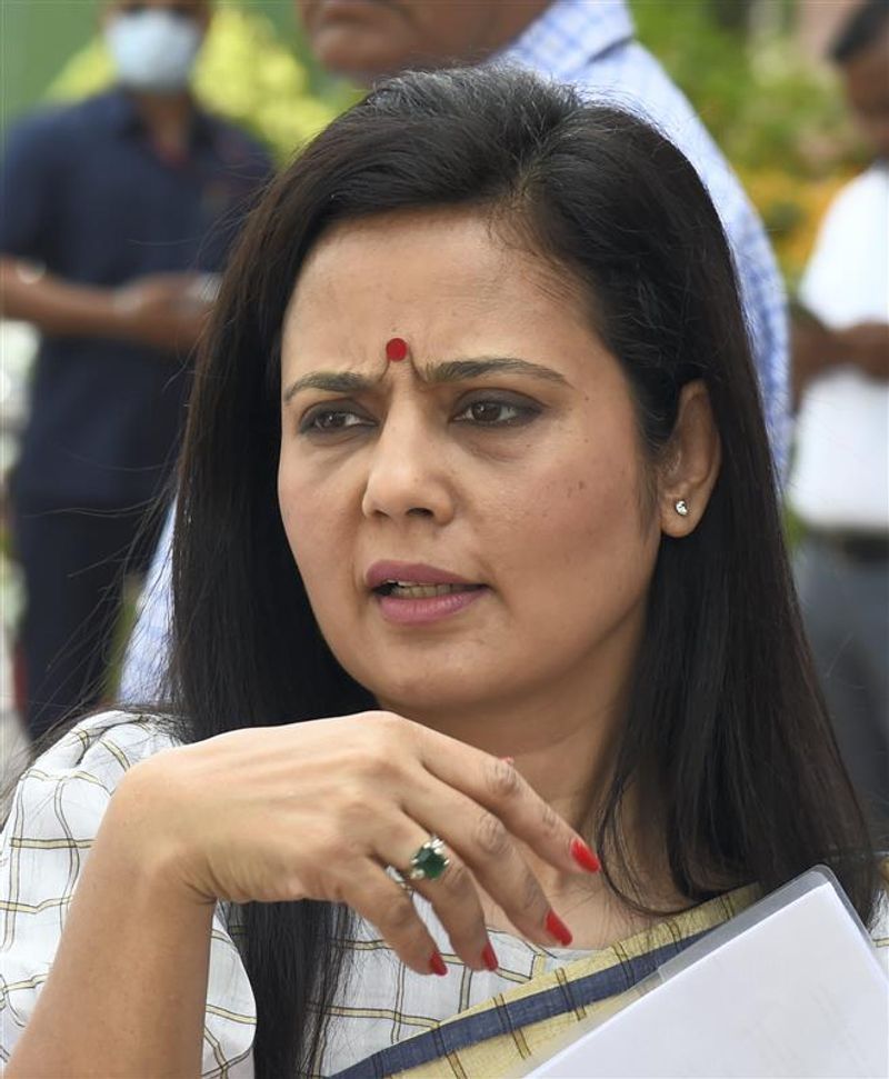 ਮੁਸਲਿਮ ਅਫਸਰਾਂ ਦੇ ਮਾਮਲੇ ’ਚ Mahua Moitra ਵੱਲੋਂ ਯੂ ਐੱਨ ਦਾ ਰੁਖ਼