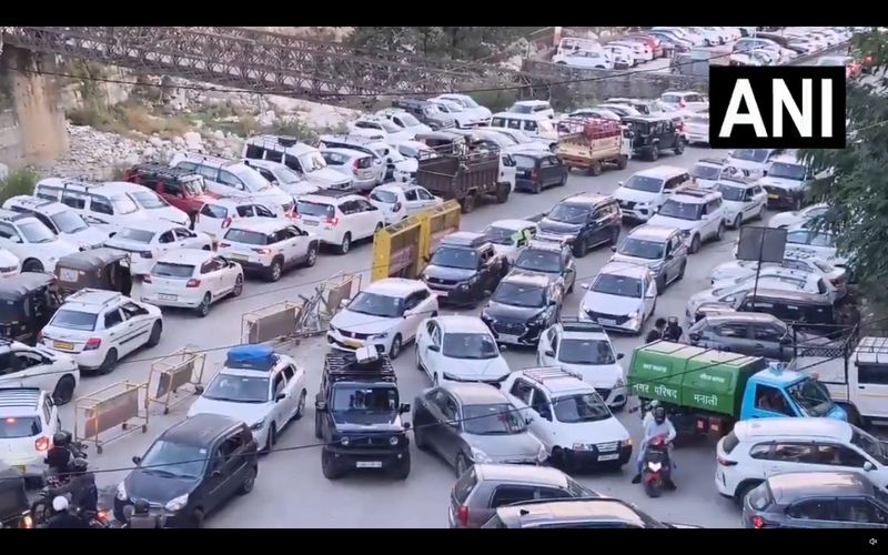 Manali ਜਾਣ ਦਾ ਬਣਾ ਰਹੇ ਹੋ ਪ੍ਰੋਗਰਾਮ? ਜਾਣ ਲਓ ਉੱਥੋਂ ਦਾ ਹਾਲ; ਸੜਕਾਂ ‘ਤੇ ਜਾਮ ਤੇ ਹੋਟਲ ਹੋਏ ਫੁੱਲ