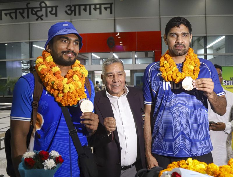 IndianBoxer ਭਾਰਤੀ ਮੁੱਕੇਬਾਜ਼ ਏਸ਼ਿਆਈ ਖੇਡਾਂ ਤੋਂ ਵਤਨ ਪਰਤੇ