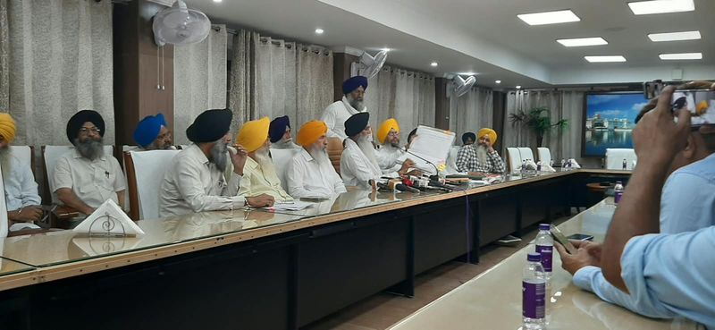 ਬਹਿਰੀਨ ਮਾਮਲਾ: SGPC ਵੱਲੋਂ ਸਰਾਵਾਂ ਦੇ ਰਿਕਾਰਡ ’ਚ ਛੇੜਛਾੜ ਦਾ ਖ਼ੁਲਾਸਾ; ਕਈ ਅਧਿਕਾਰੀਆਂ ’ਤੇ ਡਿੱਗ ਸਕਦੀ ਹੈ ਗਾਜ