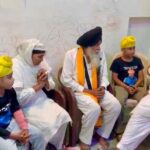 Parvinder Jhota Murder: ਵਿਰੋਧ ਪ੍ਰਦਰਸ਼ਨ 14ਵੇਂ ਦਿਨ ‘ਚ ਦਾਖਲ; ਸੁਖਬੀਰ ਬਾਦਲ ਨੇ ਪਰਿਵਾਰ ਨਾਲ ਕੀਤੀ ਮੁਲਾਕਾਤ