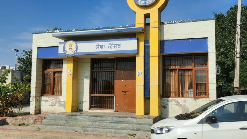 Sewa Kendra Strike: ਸੇਵਾ ਕੇਂਦਰ ਬੰਦ ਰਹਿਣ ਕਾਰਨ ਲੋਕ ਖੱਜਲ-ਖੁਆਰ